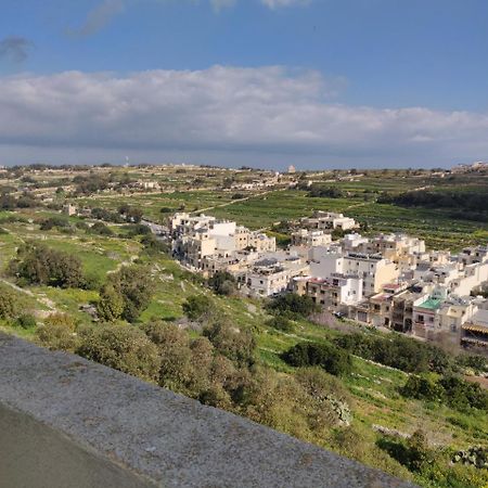 Panoramic Penthouse In Marsascala Which Enjoys Sea And Country Views Apartman Marsaskala Kültér fotó