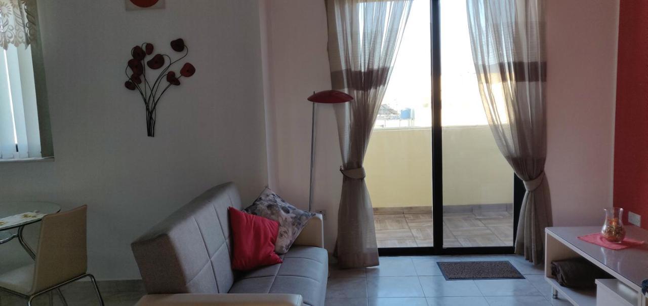 Panoramic Penthouse In Marsascala Which Enjoys Sea And Country Views Apartman Marsaskala Kültér fotó
