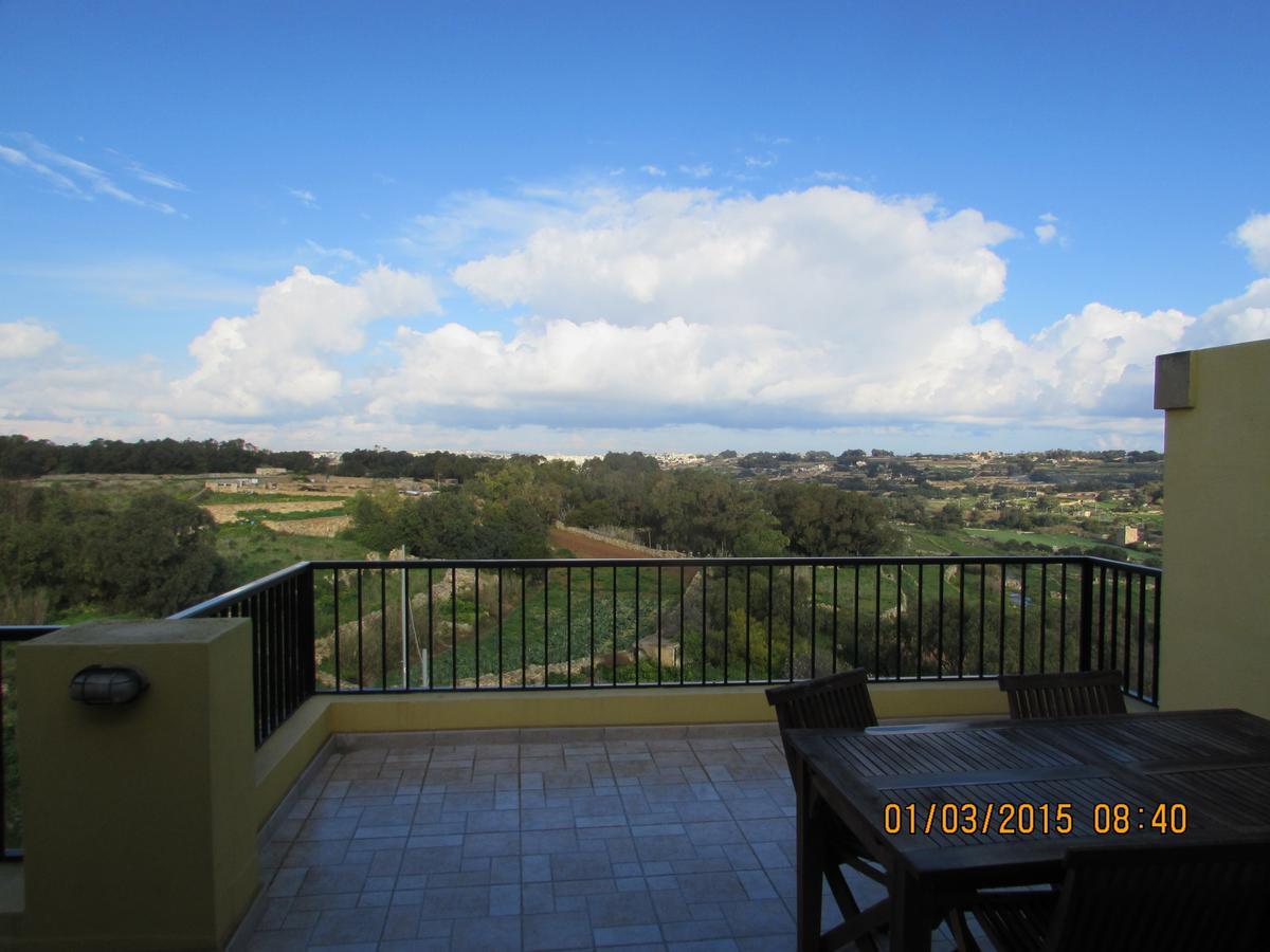 Panoramic Penthouse In Marsascala Which Enjoys Sea And Country Views Apartman Marsaskala Kültér fotó