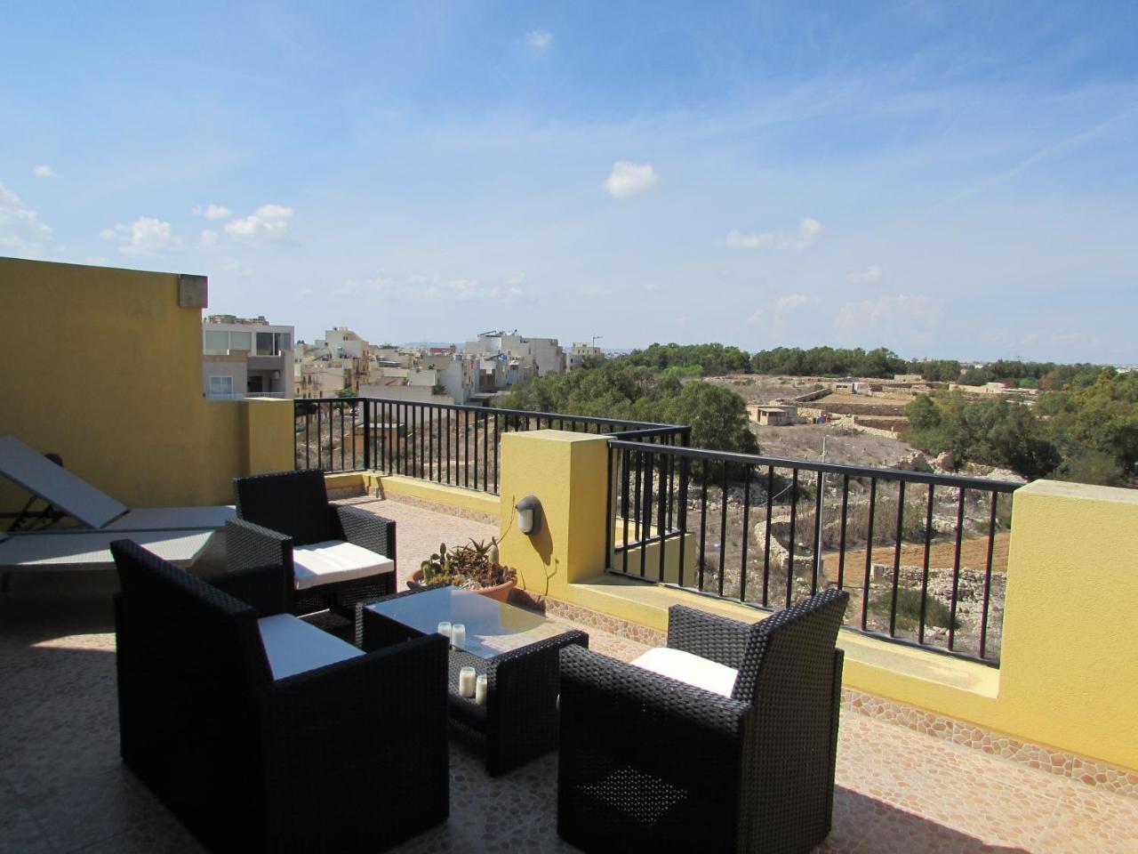 Panoramic Penthouse In Marsascala Which Enjoys Sea And Country Views Apartman Marsaskala Kültér fotó