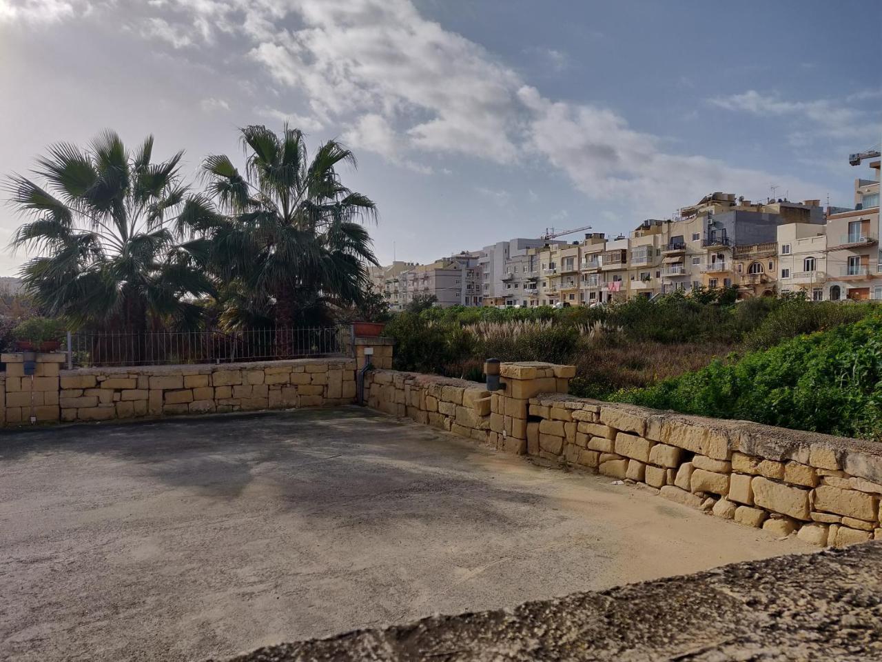 Panoramic Penthouse In Marsascala Which Enjoys Sea And Country Views Apartman Marsaskala Kültér fotó