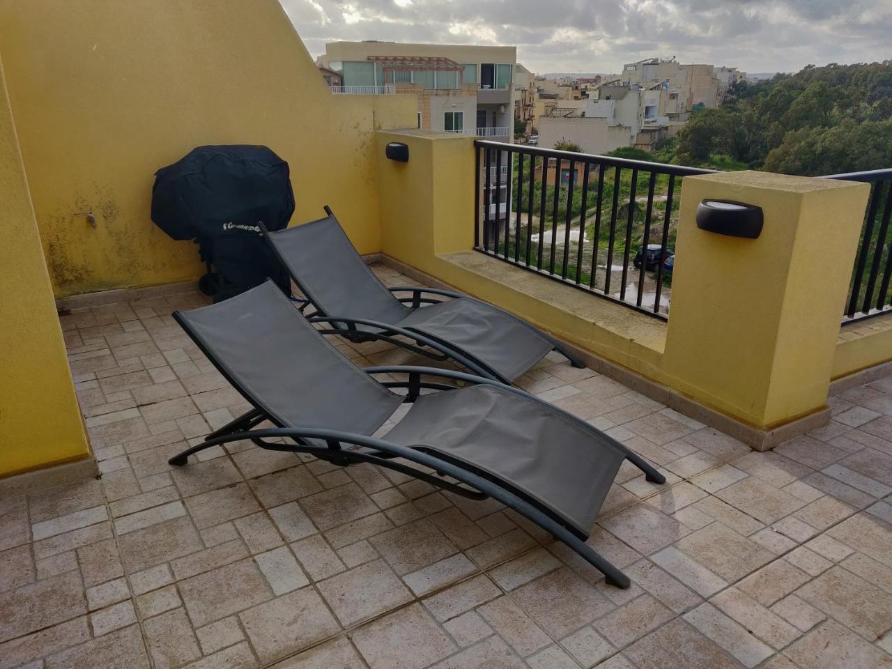 Panoramic Penthouse In Marsascala Which Enjoys Sea And Country Views Apartman Marsaskala Kültér fotó