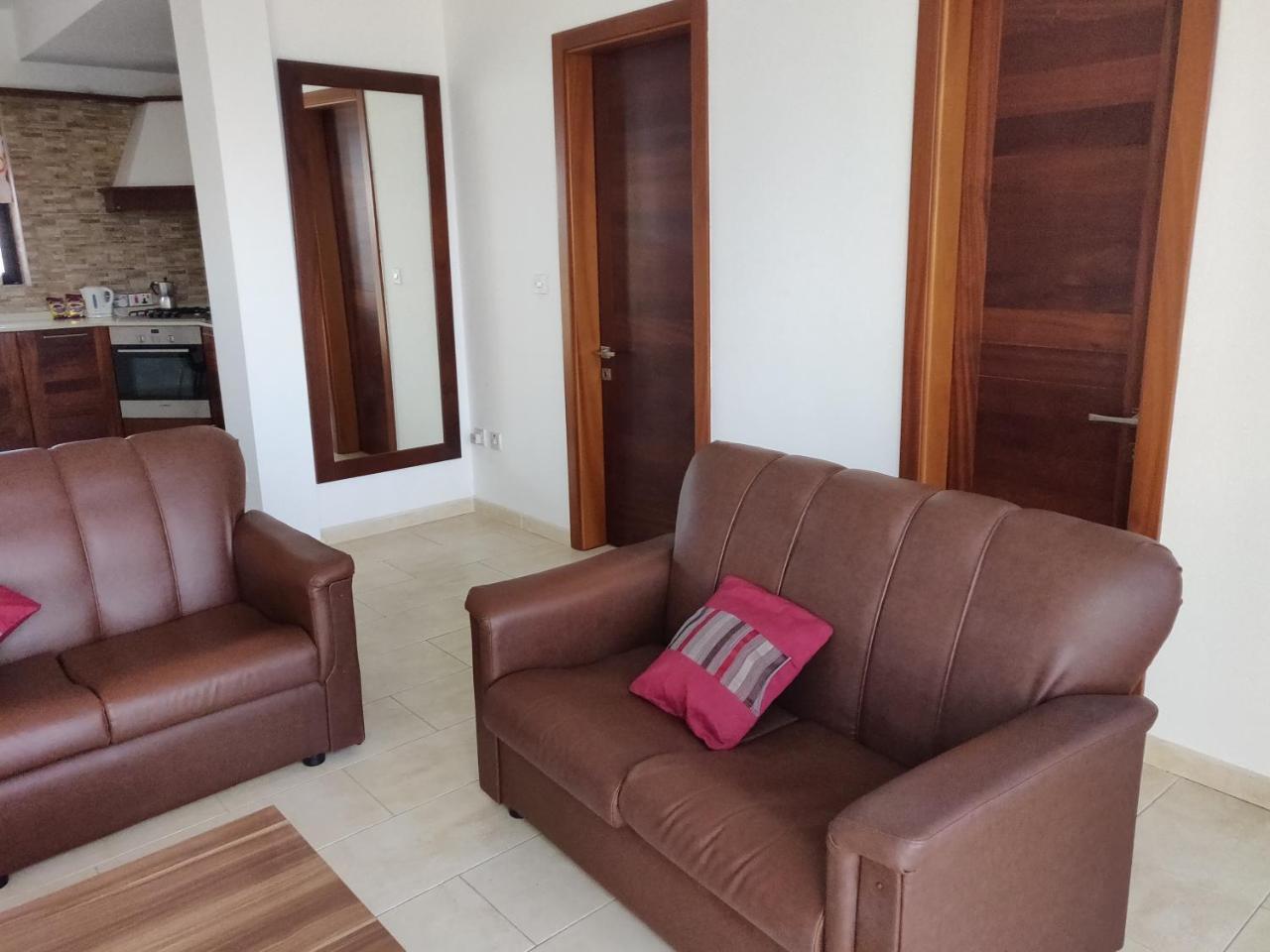 Panoramic Penthouse In Marsascala Which Enjoys Sea And Country Views Apartman Marsaskala Kültér fotó