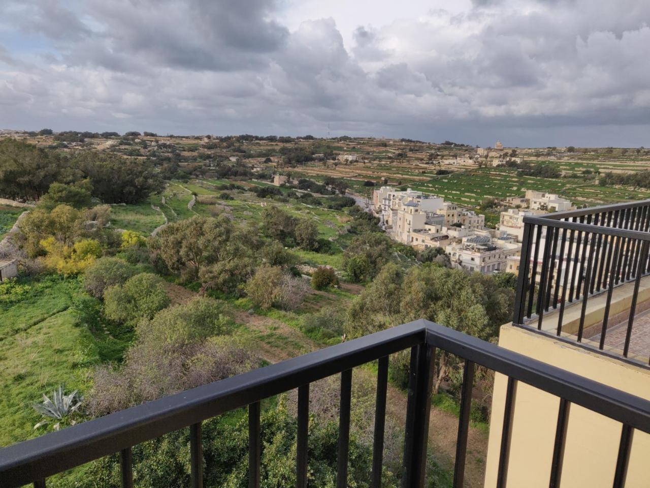 Panoramic Penthouse In Marsascala Which Enjoys Sea And Country Views Apartman Marsaskala Kültér fotó