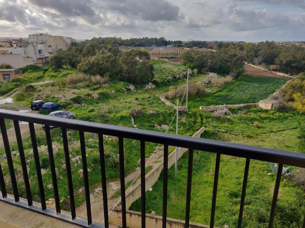 Panoramic Penthouse In Marsascala Which Enjoys Sea And Country Views Apartman Marsaskala Kültér fotó