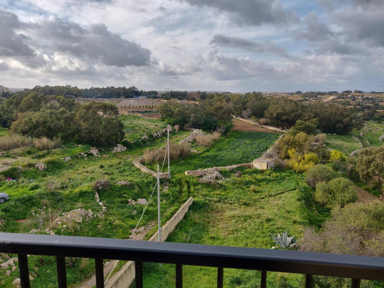 Panoramic Penthouse In Marsascala Which Enjoys Sea And Country Views Apartman Marsaskala Kültér fotó