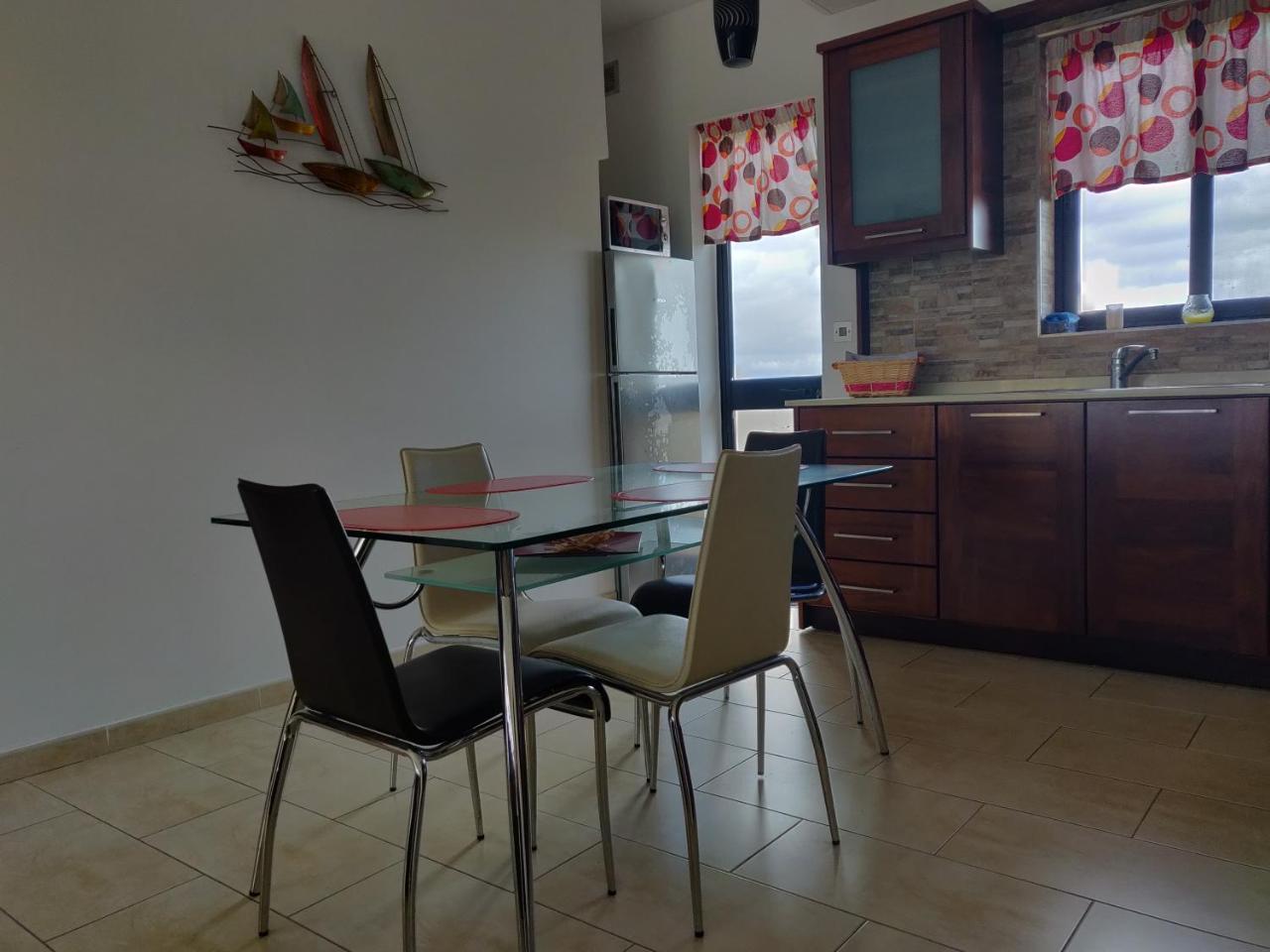Panoramic Penthouse In Marsascala Which Enjoys Sea And Country Views Apartman Marsaskala Kültér fotó