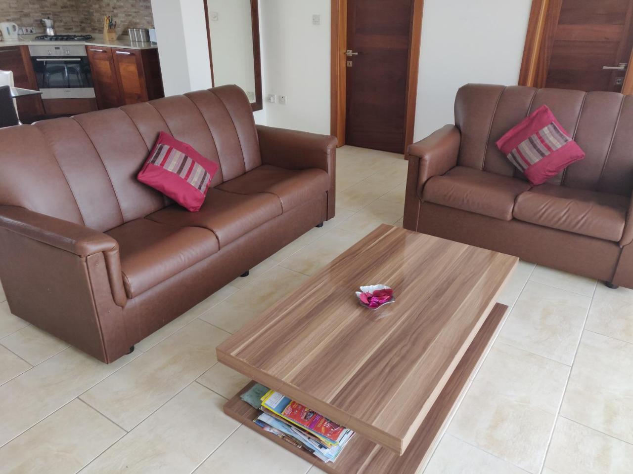 Panoramic Penthouse In Marsascala Which Enjoys Sea And Country Views Apartman Marsaskala Kültér fotó