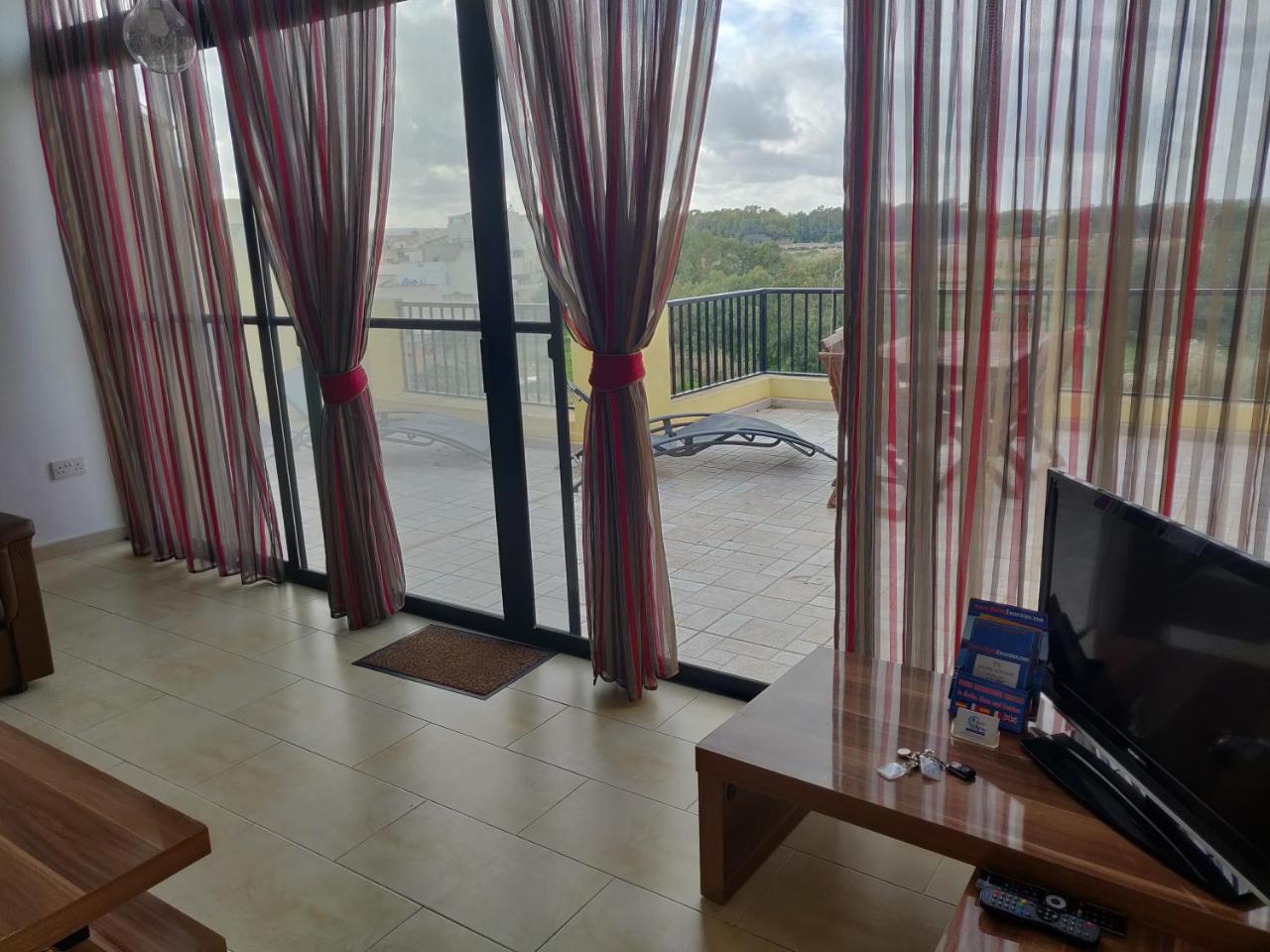 Panoramic Penthouse In Marsascala Which Enjoys Sea And Country Views Apartman Marsaskala Kültér fotó