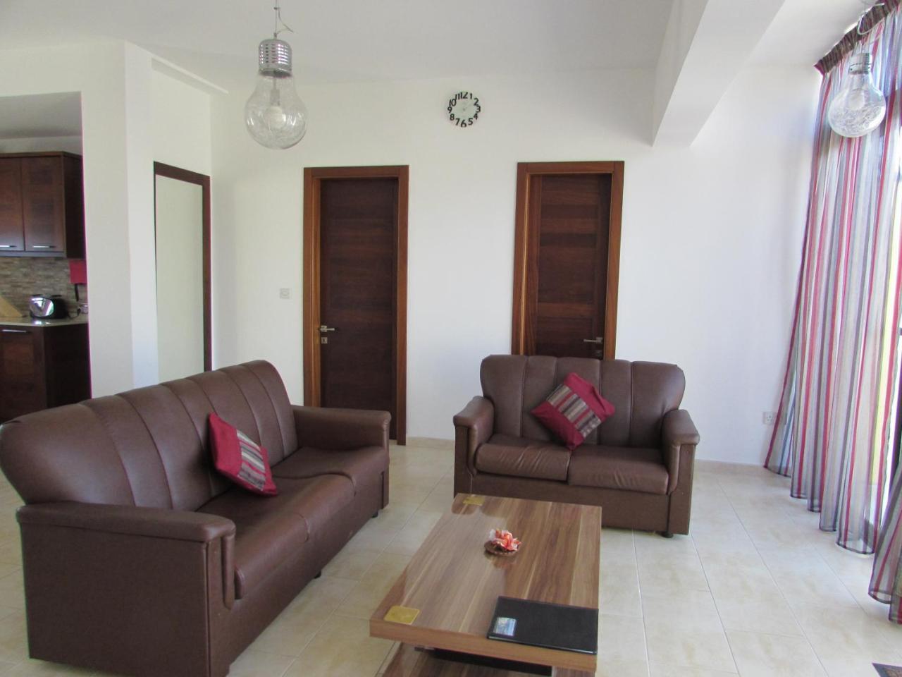 Panoramic Penthouse In Marsascala Which Enjoys Sea And Country Views Apartman Marsaskala Kültér fotó