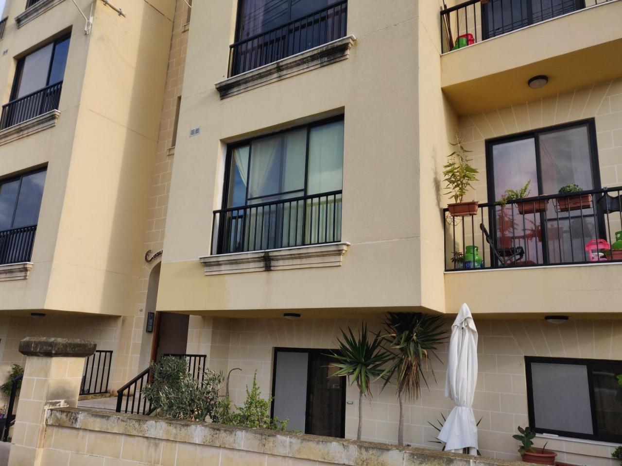 Panoramic Penthouse In Marsascala Which Enjoys Sea And Country Views Apartman Marsaskala Kültér fotó